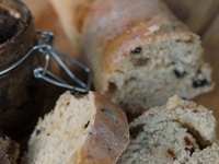 Pain aux olives et tomates séchées &amp; tapenade