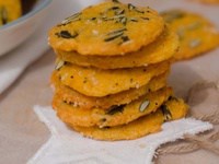 Biscuits apéro à la mimolette &amp; aux graines de courge