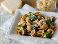 Orechiette au brocoli &amp; à la saucisse italienne