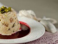 Nougat glacé &amp; coulis mûre-framboise