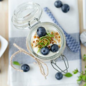 Granola aux myrtilles {in a jar!}